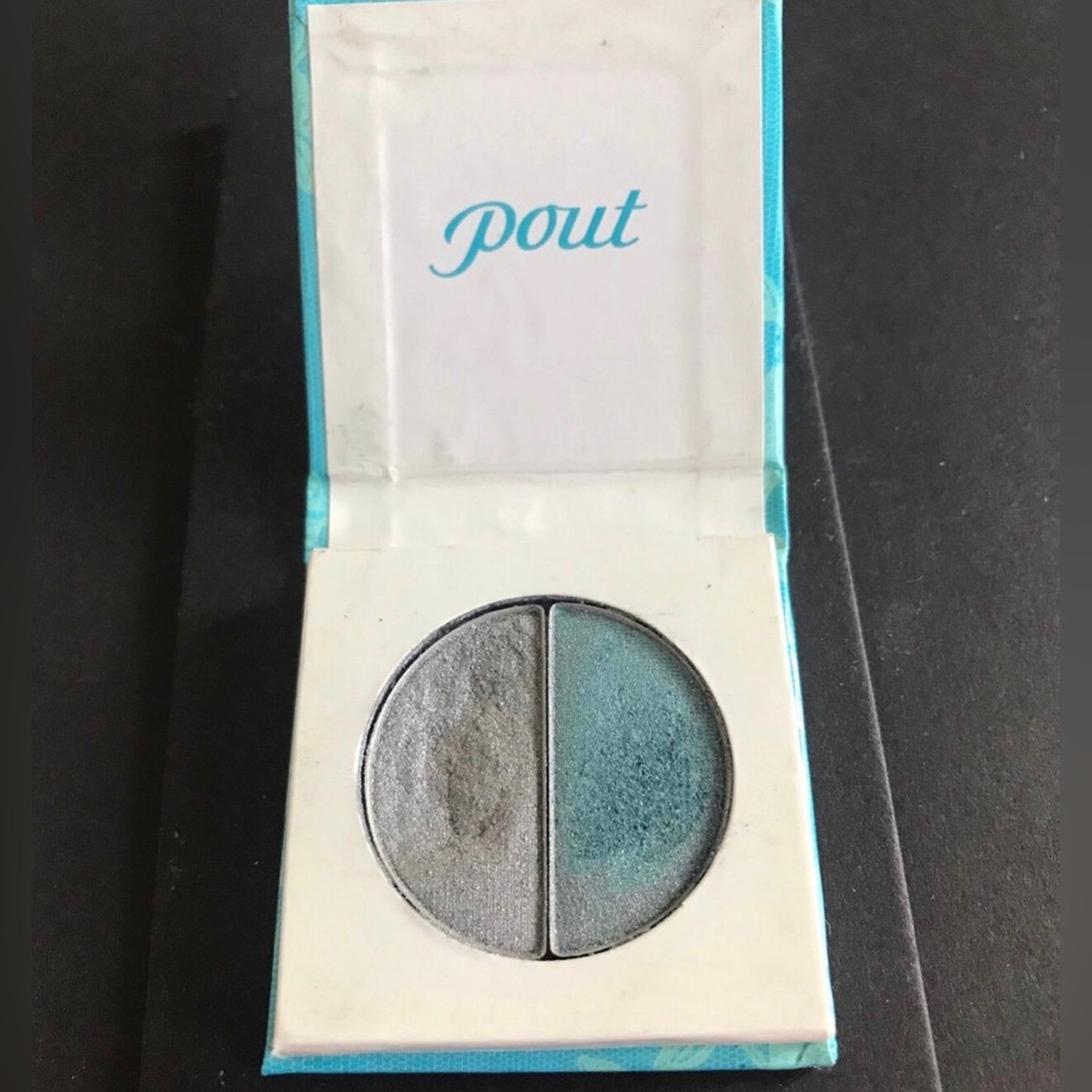 Pout eye shadow